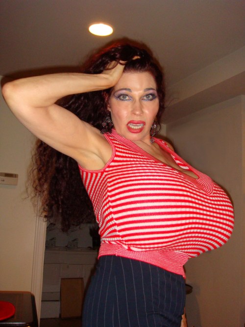 Teddi Barrett as Edward Wozniak's Neo-Pulp heroine Mordillo Blush