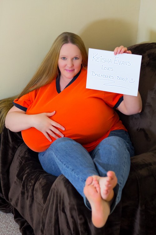 Beautiful Keisha Evans with a kind shoutout to Balladeer's Blog