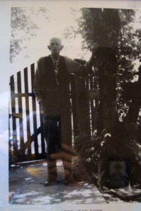 Helping to keep Long John Dunn obscure is the fact that his only surviving photos are all from his old age.