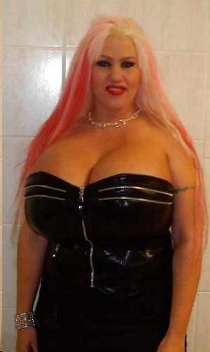 Supermodel M*E*T*A*L, who models as Edward Wozniak's Neo-Pulp superheroine the Matriarch.