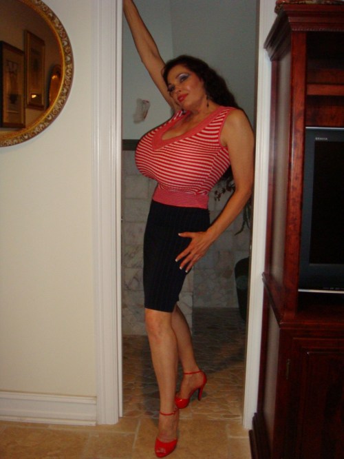 Teddi Barrett, who models as Edward Wozniak's Neo-Pulp heroine Mordillo Blush.