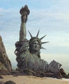 statue-of-liberty-in-sand