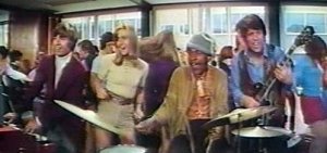 Toomorrow band playing