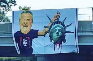 Bill de Blasio with Liberty's head