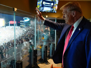 trump at steelers game